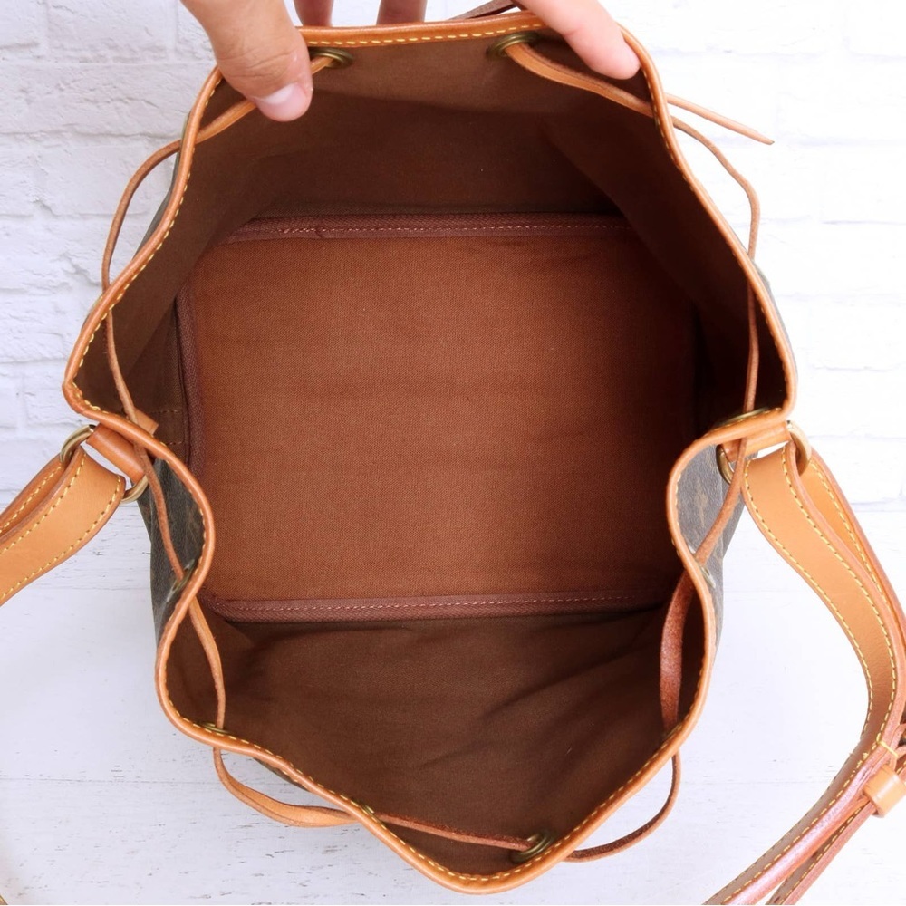 338.  💗 AUTHENTIC LV MONO BUCKET BAG 💗 $1.095 💗 - Picture 3 of 7